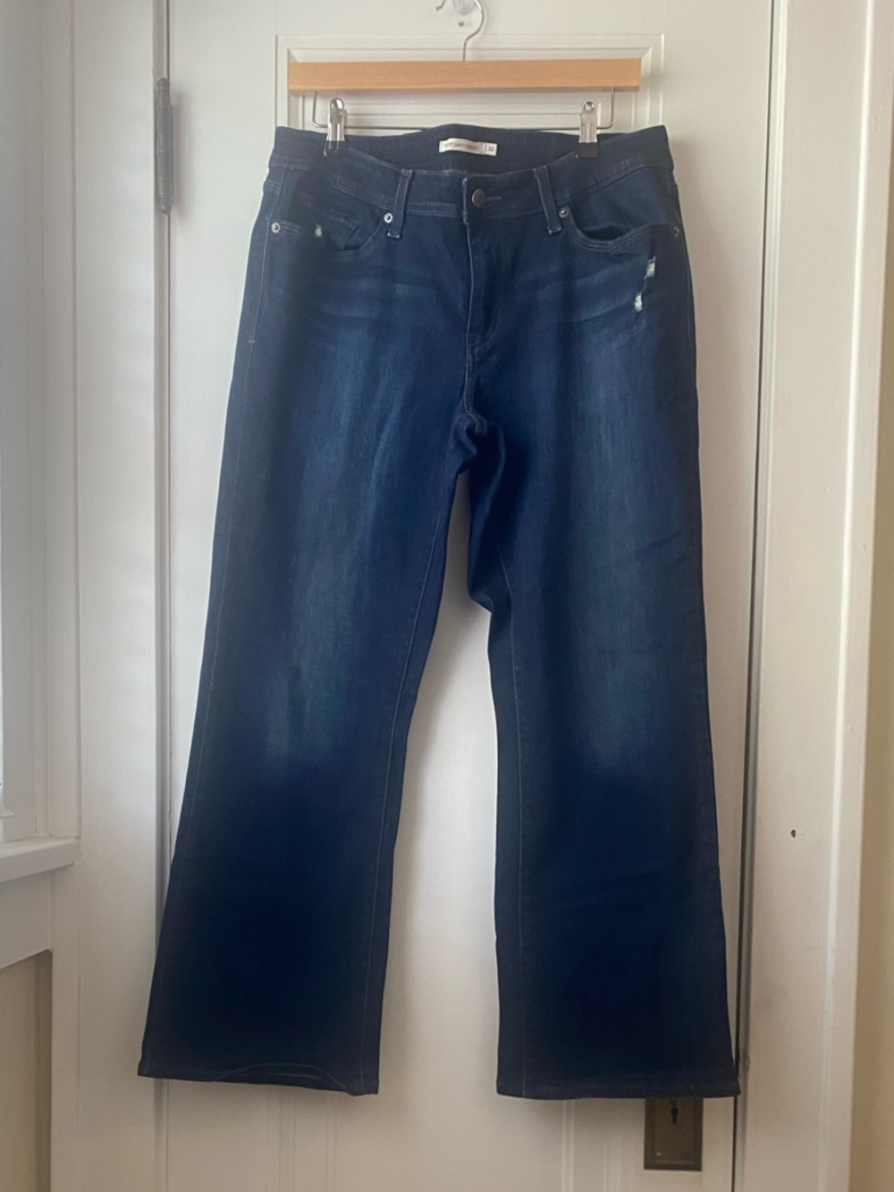 Levi’s 529 stretch curvy bootcut jeans dark wash denim slightly distressed 32 14